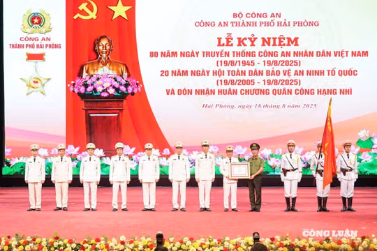 Công an TP Hải Phòng đón nhận Huân chương Quân công hạng Nhì