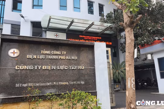 Mua sắm nhiều sản phẩm có dấu hiệu 'đội giá' tại Công ty Điện lực Tây Hồ?