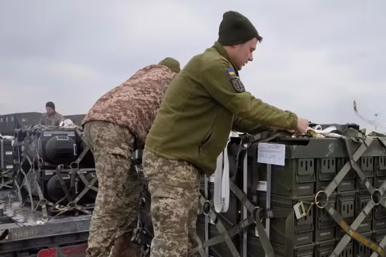 Các bên phản ứng trước việc ông Trump dừng viện trợ quân sự cho Ukraine