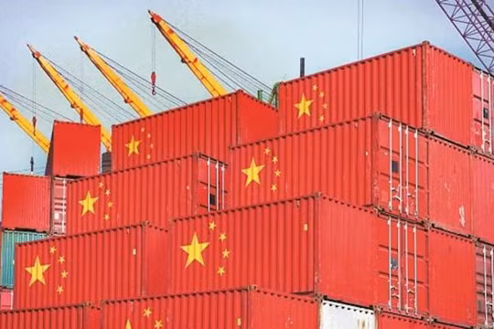 Thặng dư thương mại của Trung Quốc đạt kỷ lục gần 1 nghìn tỷ USD trước khi ông Trump trở lại