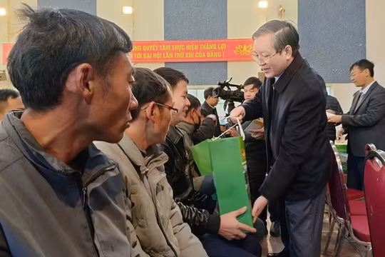 Trung ương Hội Nông dân Việt Nam trao hàng nghìn suất quà trong chương trình “Xuân gắn kết – Tết Nông dân”