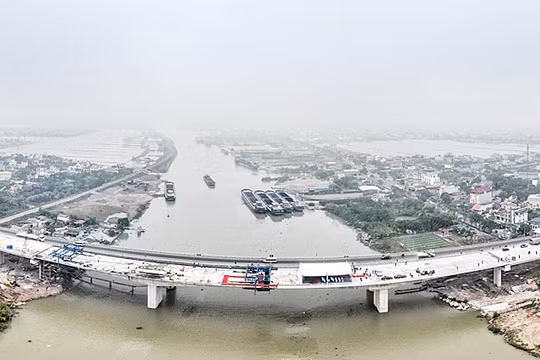 Nam Định: Hợp long cầu Lạc Quần bắc qua sông Ninh Cơ
