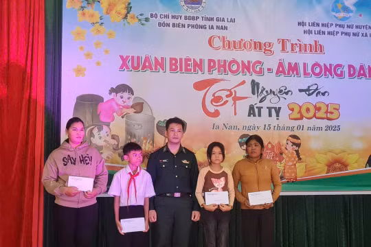'Xuân biên phòng ấm lòng dân bản': Mang Tết ấm đến đồng bào biên giới Gia Lai