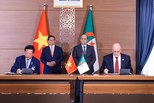 Việt Nam - Algeria ký kết nhiều văn kiện hợp tác quan trọng