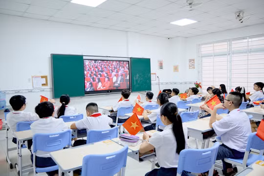 Hà Nội chi hơn 525 tỷ đồng hỗ trợ học sinh trường tư thục