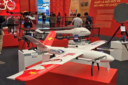 Loạt UAV, súng tiểu liên hiện đại của Bộ Công an thu hút người xem tại Triển lãm thành tựu đất nước