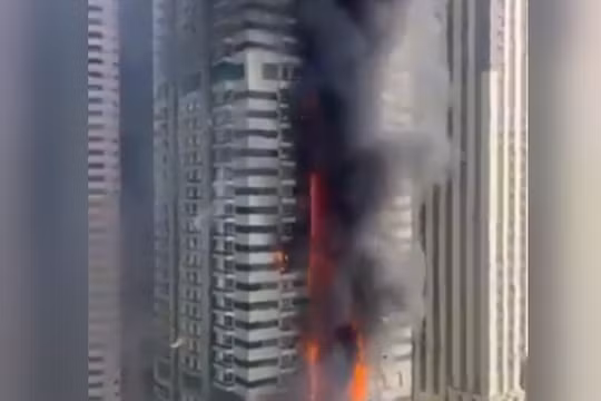 Video cháy lớn tại tòa nhà chọc trời Dubai, gần 4.000 cư dân phải sơ tán