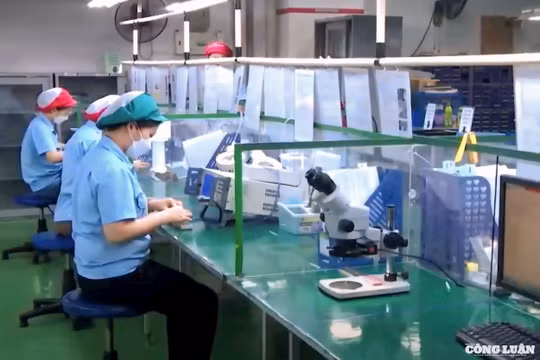 VẬN DỤNG SÁNG TẠO TƯ TƯỞNG HỒ CHÍ MINH Bài 2: Vận dụng sáng tạo tư tưởng Hồ Chí Minh vào chuyển đổi số