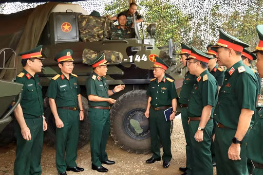 Bảo đảm kỹ thuật, sẵn sàng xe, pháo cho nhiệm vụ A80