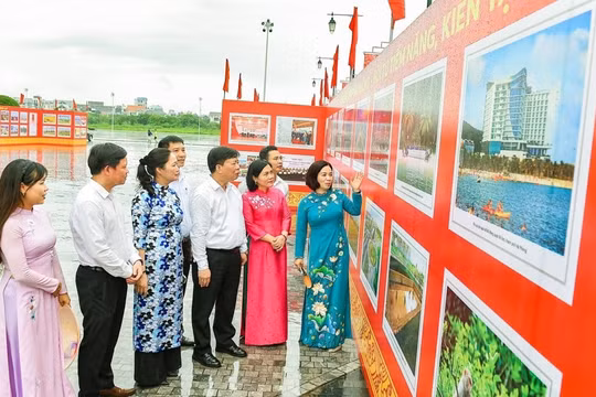 Triển lãm ảnh về thành tựu kinh tế - xã hội của TP Hải Phòng và tỉnh Hải Dương