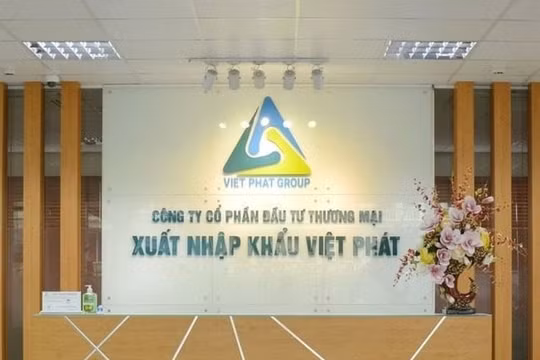Sau biến động tại Việt Phát Group: Vợ thành viên HĐQT bán sạch 132.200 cổ phiếu ngay giữa tâm bão
