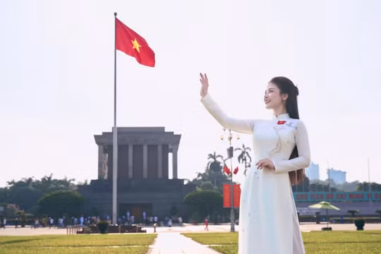 Dương Hoàng Yến ra mắt ca khúc mới mang tên 'Tổ quốc trong ánh mặt trời'