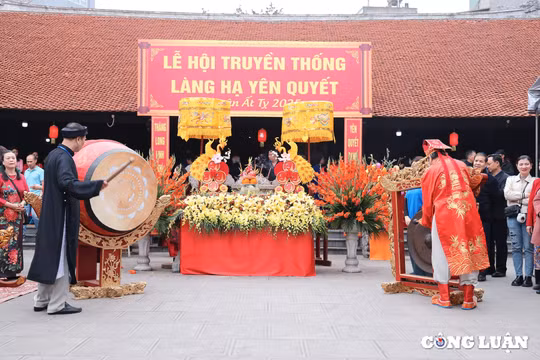 Độc đáo lễ hội truyền thống đình Hạ Yên Quyết, phường Yên Hoà