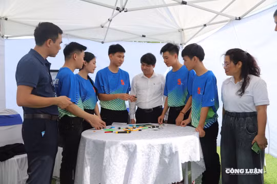 Sinh viên trường nghề thi tài kịch tính chế tạo giải pháp năng lượng xanh