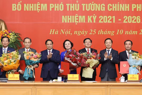 Thủ tướng Phạm Minh Chính trao quyết định bổ nhiệm và giao nhiệm vụ cho 2 Phó Thủ tướng, 3 Bộ trưởng