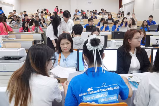 Phân ngành không như nguyện vọng, sinh viên trường Quốc gia đồng loạt rút hồ sơ