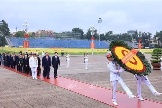 Lãnh đạo Đảng, Nhà nước vào Lăng viếng Chủ tịch Hồ Chí Minh và dâng hương tưởng niệm các Anh hùng liệt sỹ