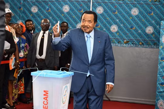 Tổng thống già nhất thế giới tái đắc cử ở Cameroon, biểu tình nổ ra