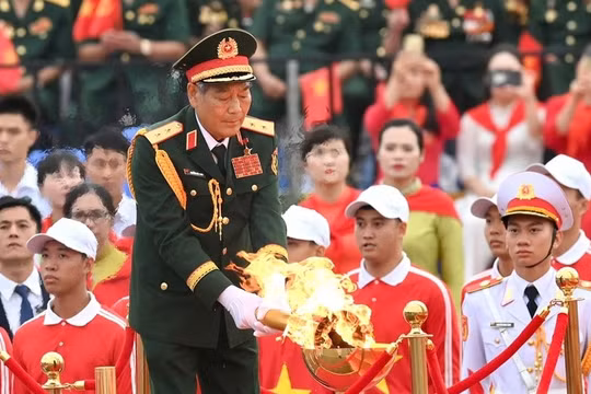Người anh hùng giữ trời xanh Tổ quốc và sứ mệnh thắp lửa truyền thống tại Lễ kỷ niệm 80 năm Quốc khánh 2/9