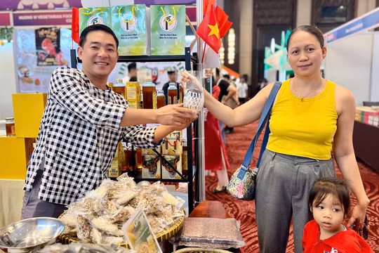 Doanh nghiệp An Giang đẩy mạnh quảng bá sản phẩm tại Hội chợ Thương mại Việt Nam - Campuchia 2025