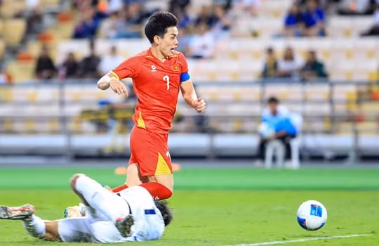 Đình Bắc lỡ Gala Quả bóng vàng để hội quân U23 Việt Nam