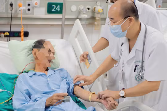 Cái giá của một bữa tiết canh: Hôn mê, thở máy, tử vong