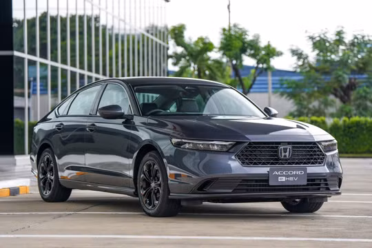 Honda Accord Hybrid 2025 giá quy đổi gần 1,2 tỷ đồng