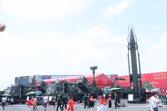 Dàn vũ khí, khí tài hiện đại tại Triển lãm Thành tựu 80 năm có gì đặc biệt?