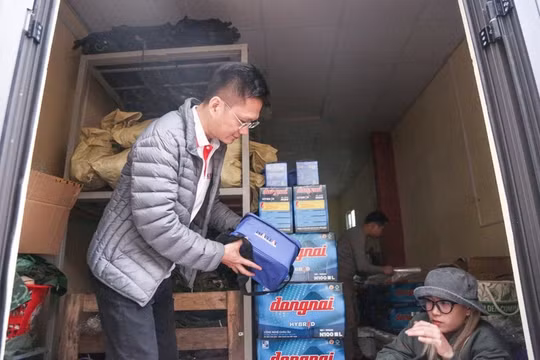Báo Pháp Luật TP.HCM tiếp lửa ngư dân Hải Phòng bằng chương trình ý nghĩa