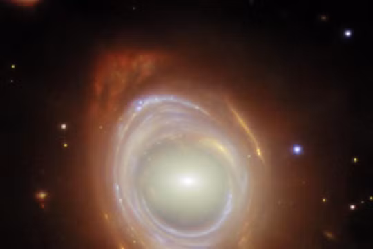 Kính viễn vọng James Webb chụp được cảnh hai thiên hà tạo ra 'vòng Einstein' tuyệt đẹp
