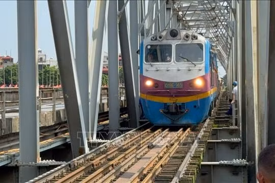Khẩn trương hoàn thiện tiêu chuẩn, chuẩn bị đầu tư tuyến đường sắt Lào Cai - Hà Nội - Hải Phòng