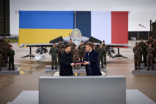 Ukraine ký thỏa thuận mua 100 tiêm kích Rafale của Pháp