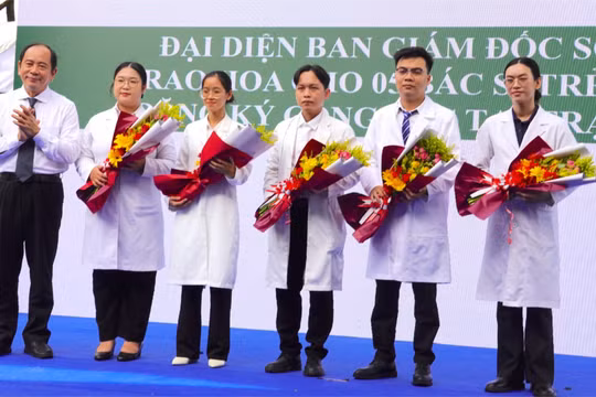 Bác sĩ trẻ vừa cầm giấy phép hành nghề đã có chung một lựa chọn đặc biệt