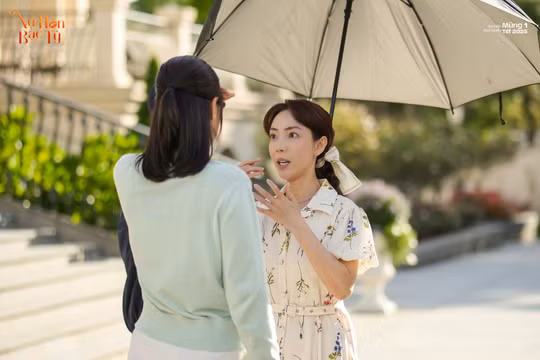 'Nụ hôn bạc tỷ' của Thu Trang bất ngờ tăng tốc