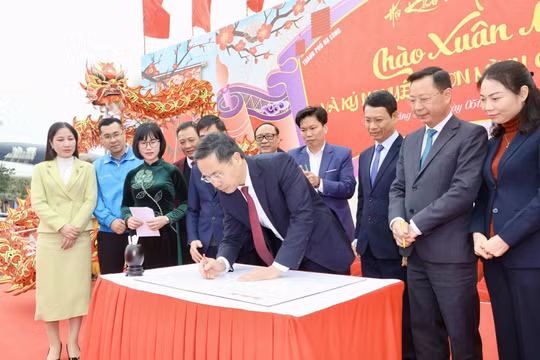 Quảng Ninh: Khai bút đầu xuân Ất Tỵ năm 2025, khơi gợi tinh thần hiếu học
