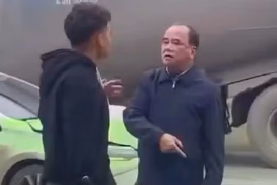 Khởi tố cán bộ trung tâm quỹ đất đánh người sau va chạm giao thông ở Hà Nội