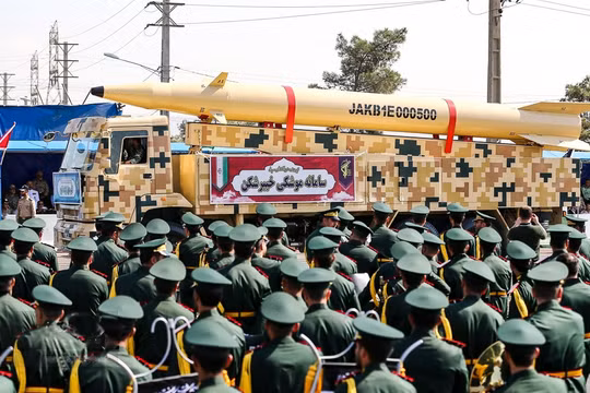 Iran lần đầu tấn công Israel bằng tên lửa Kheibarshekan đa đầu đạn
