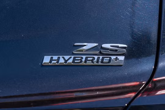 Điều gì tạo nên một chiếc xe hybrid?