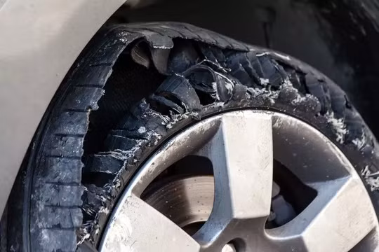 Lốp xe ô tô giá rẻ tiềm ẩn nguy hiểm, có thể đến từ một chiếc xe phế liệu ở Bắc Âu