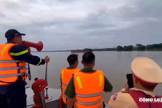Hà Nội kiểm tra, tuyên truyền phòng chống bão số 3 trên sông Hồng