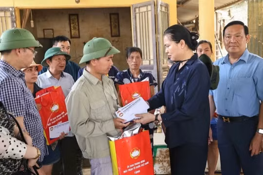MTTQ Việt Nam tiếp sức Thái Nguyên khắc phục hậu quả bão lũ