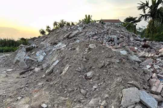 Vụ san lấp đất công trái phép tại xã Văn Giang, tỉnh Hưng Yên: Yêu cầu khắc phục trước ngày 10/8