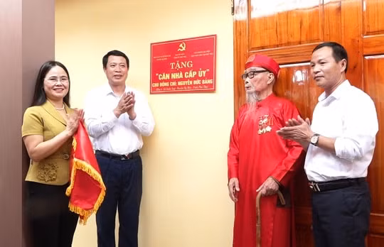 Phú Thọ: Khánh thành căn nhà cấp ủy thứ 48 tặng đảng viên 105 tuổi