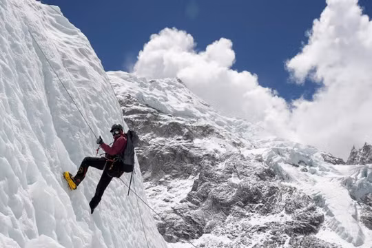 Nepal sẽ chỉ cấp phép leo Everest cho những ai từng đạt mốc 7.000 mét tại nước này