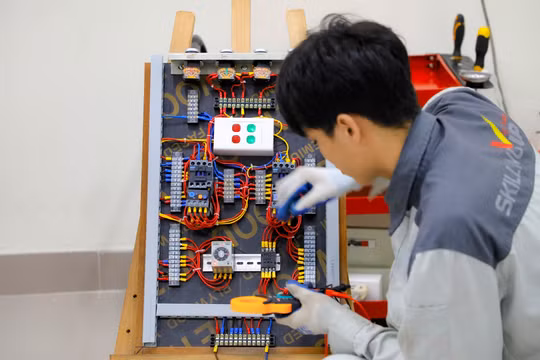 Tháo gỡ nút thắt dạy văn hóa THPT trong trường nghề: Học sinh 9+ mong chờ đổi mới