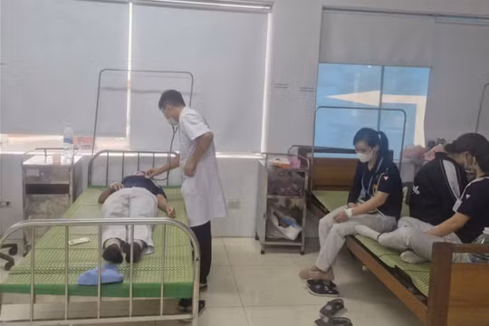 Hưng Yên: 27 công nhân Công ty Toyoda nhập viện cấp cứu nghi ngộ độc thực phẩm sau bữa trưa