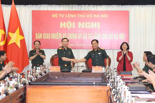 Đại tá Lưu Nam Tiến nhận nhiệm vụ Chính ủy Bộ Tư lệnh Thủ đô Hà Nội
