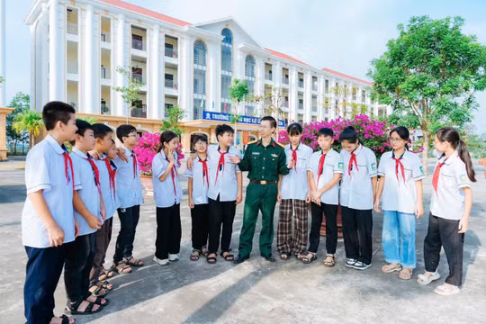 Giảng dạy gần 10 năm vẫn 'trượt' phụ cấp thâm niên vì… ngạch lương