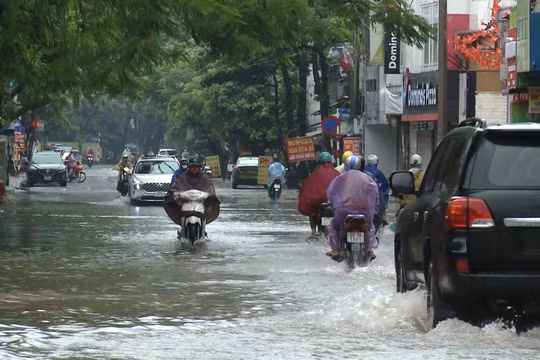 Hoàn lưu bão liên tiếp gây mưa lớn, chuyên gia cảnh báo nguy cơ lũ và sạt lở