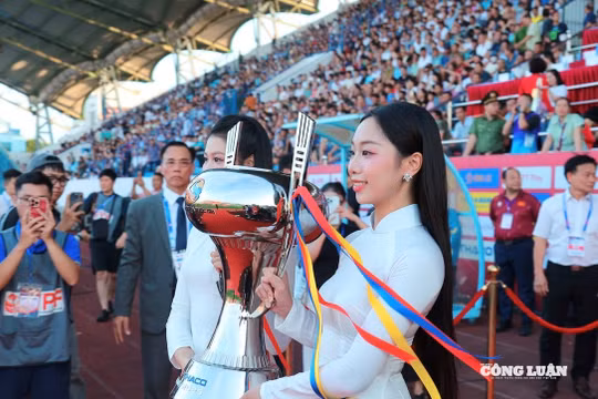 Những khoảnh khắc ấn tượng tại trận Siêu Cúp Quốc gia 2024/25 giữa Thép Xanh Nam Định - Công an Hà Nội